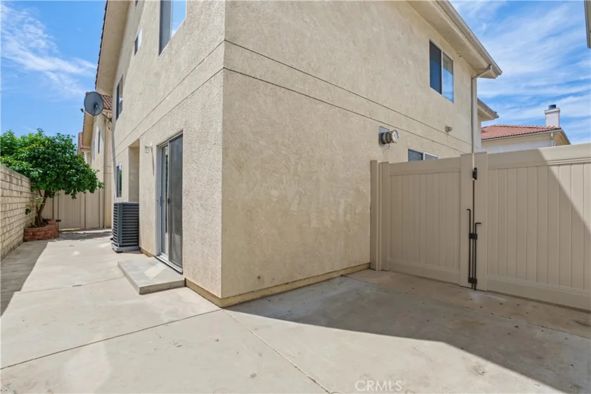 18334 Keswick Street photo 34