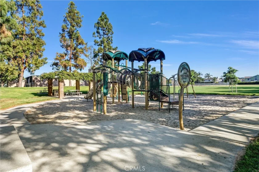 70 Fairlake photo 46
