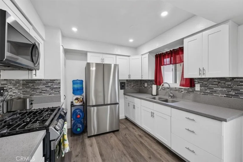 8788 Valley View #C photo 9