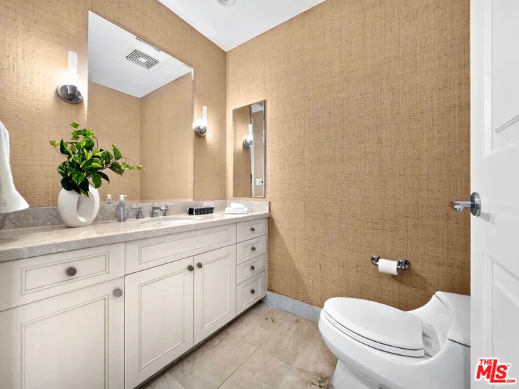 10727 Wilshire Boulevard #404 photo 37