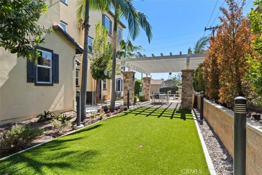 784 N Ethan photo 29