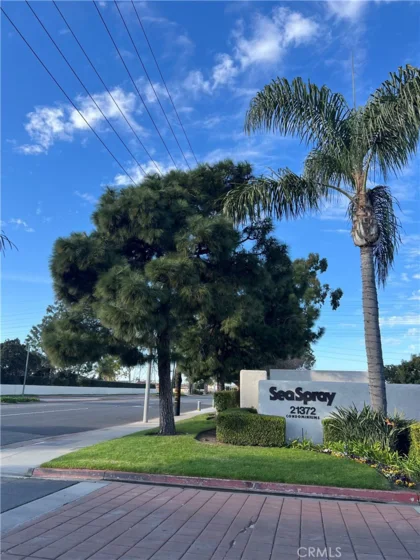 21372 Brookhurst photo 1
