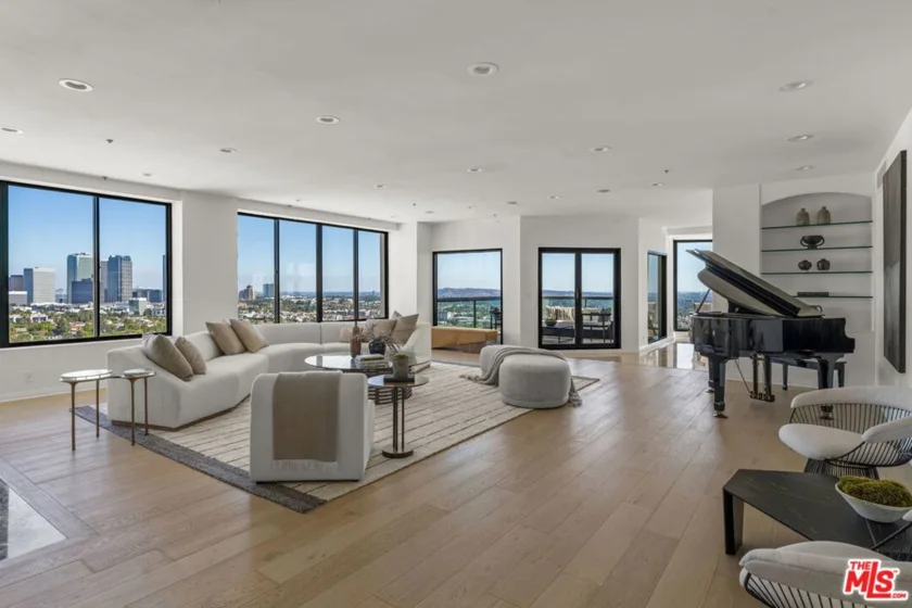 10724 Wilshire Boulevard #1501 photo 1