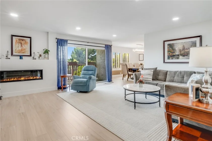 6330 Riviera photo 2