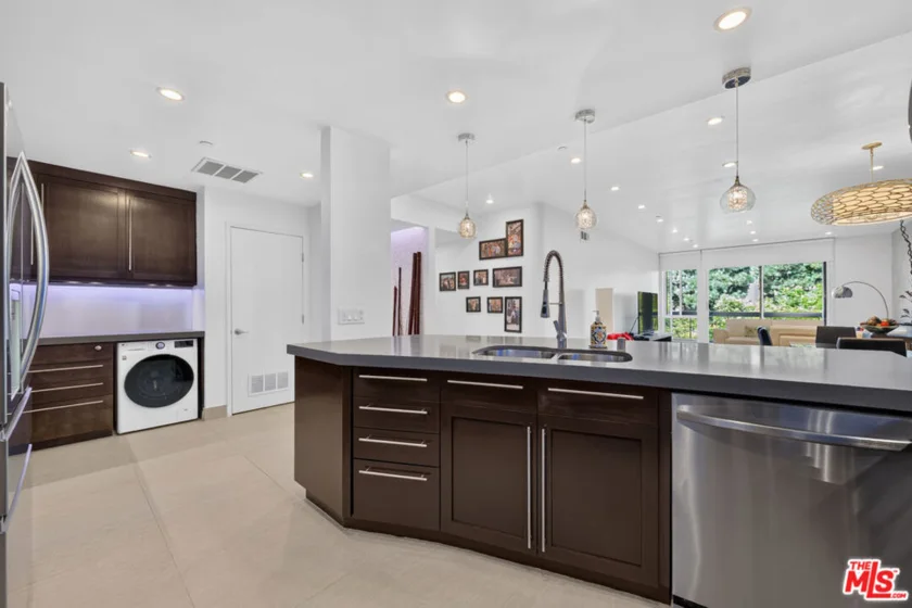 324 N Palm Drive #404 photo 17