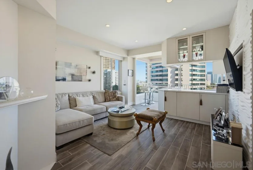 10501 Wilshire Boulevard #1005 photo 1