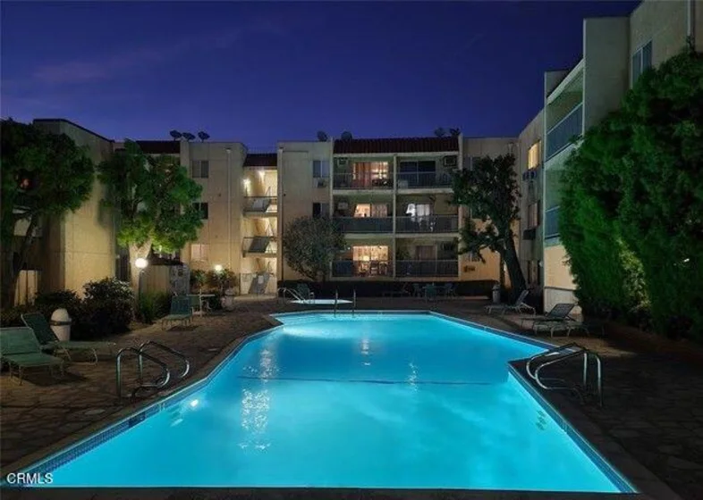 18307 Burbank #51 photo 19