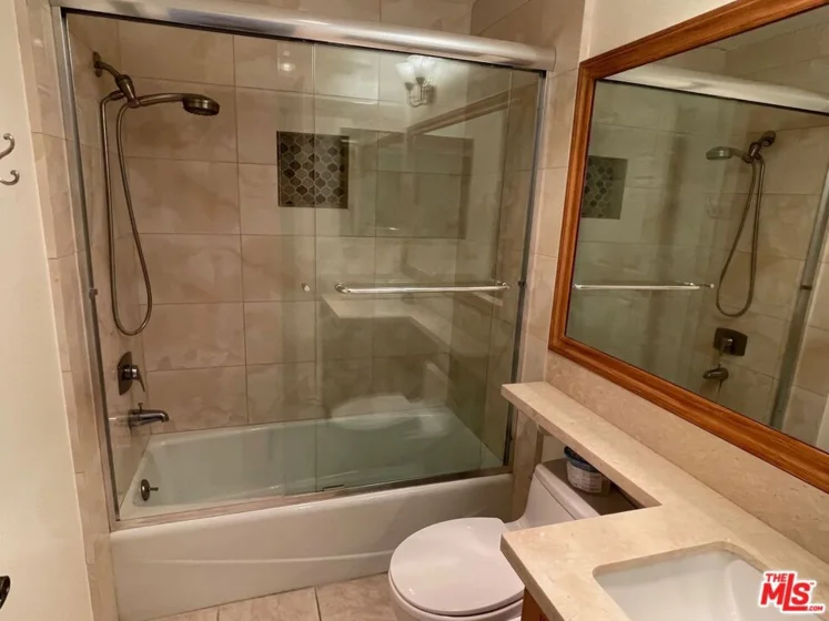 1840 Veteran Avenue #106 photo 24