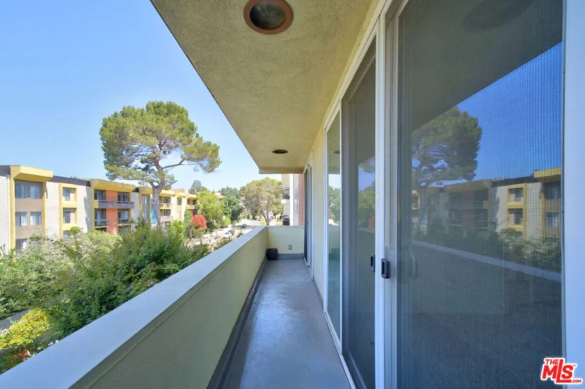 540 Kelton Avenue #306 photo 8
