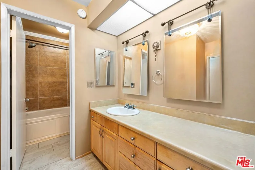 5651 Sumner Way #203 photo 12