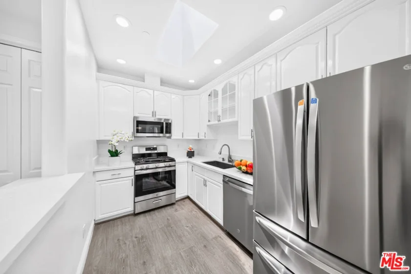 971 S St Andrews Place #301 photo 18