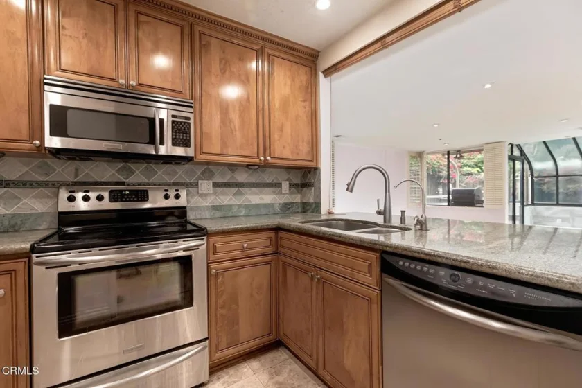 121 S Hope Street #11 photo 7