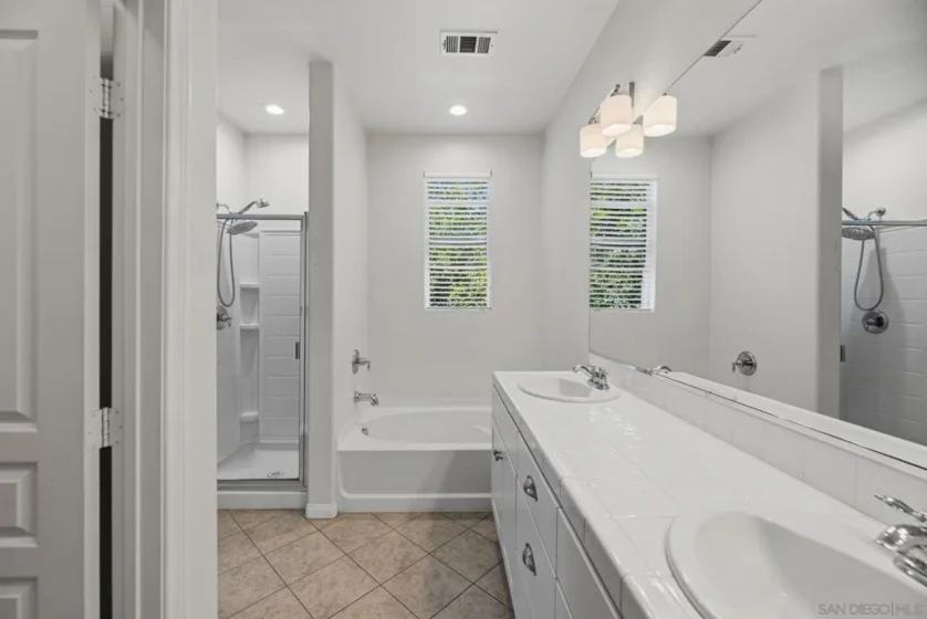 750 Harbor Cliff Way #105 photo 23