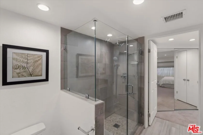 1160 Granville Avenue #108 photo 29