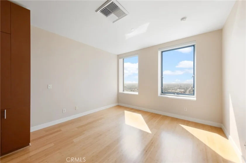 3810 Wilshire Boulevard #1811 photo 4