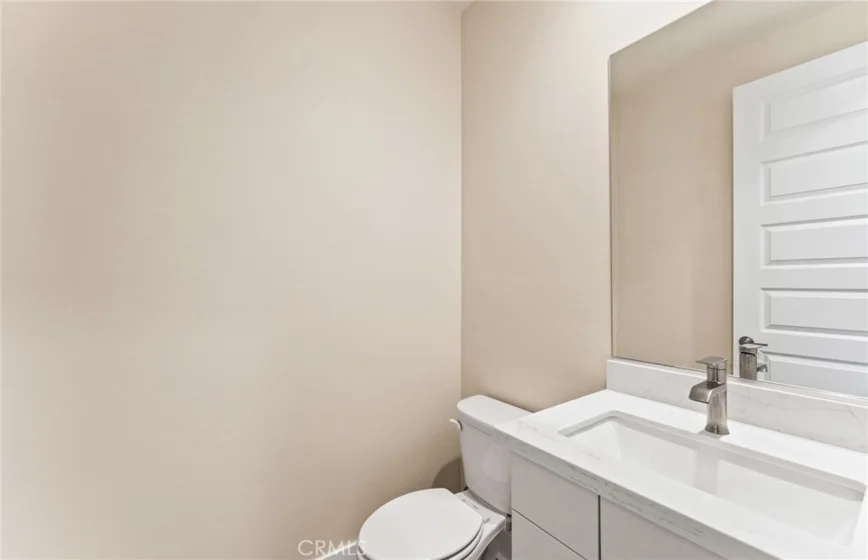 100 Pickwick Lane photo 18