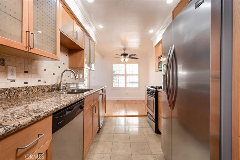4536 Colbath Avenue #102 photo 12
