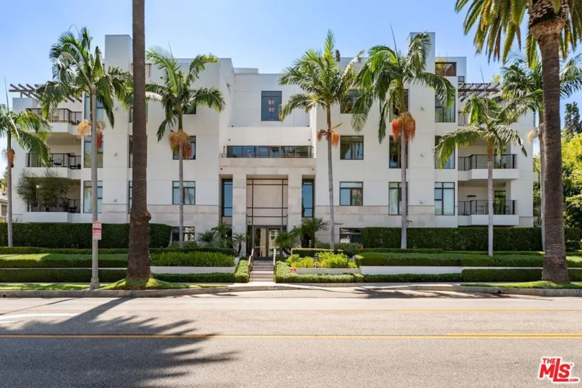 447 N Doheny Drive #104 photo 1