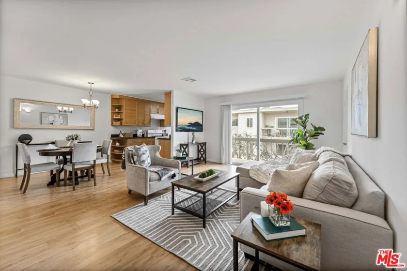5055 Coldwater Canyon Avenue #209 photo 1