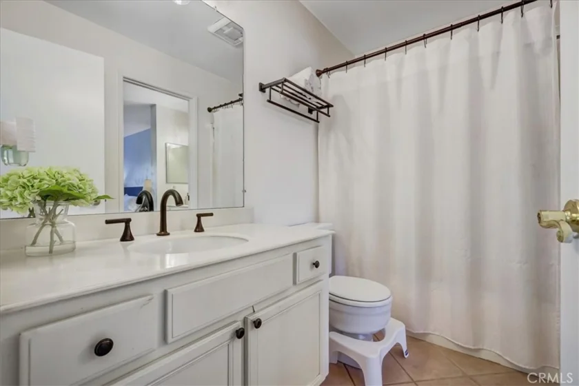 75 Cambria photo 10