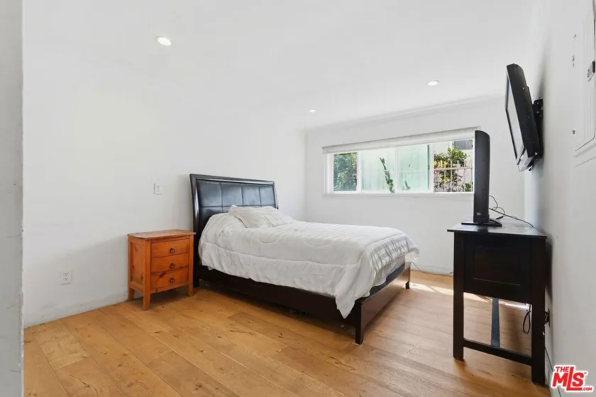 625 N Flores Street #104 photo 18