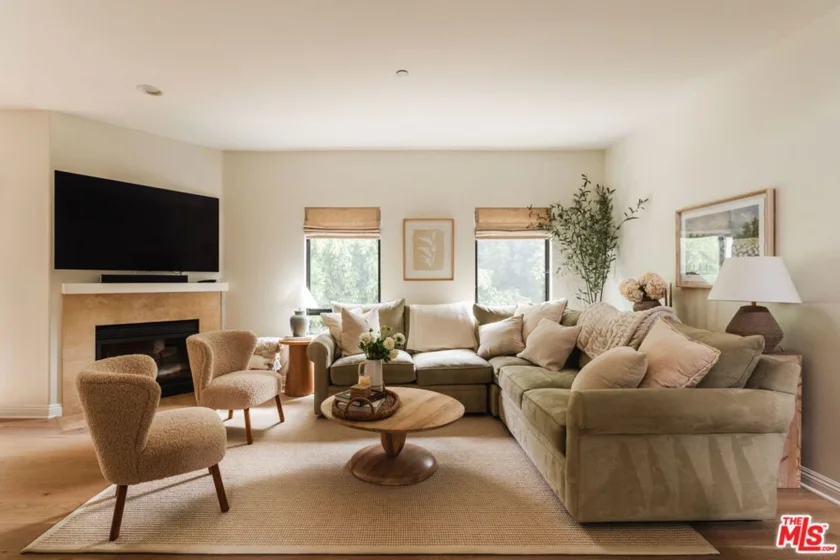 14322 Dickens Street #4 photo 2
