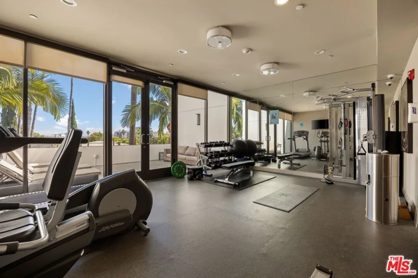 447 N Doheny Drive #305 photo 17