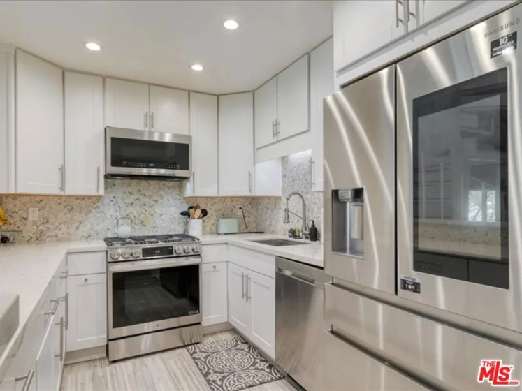 4477 Woodman Avenue #304 photo 6