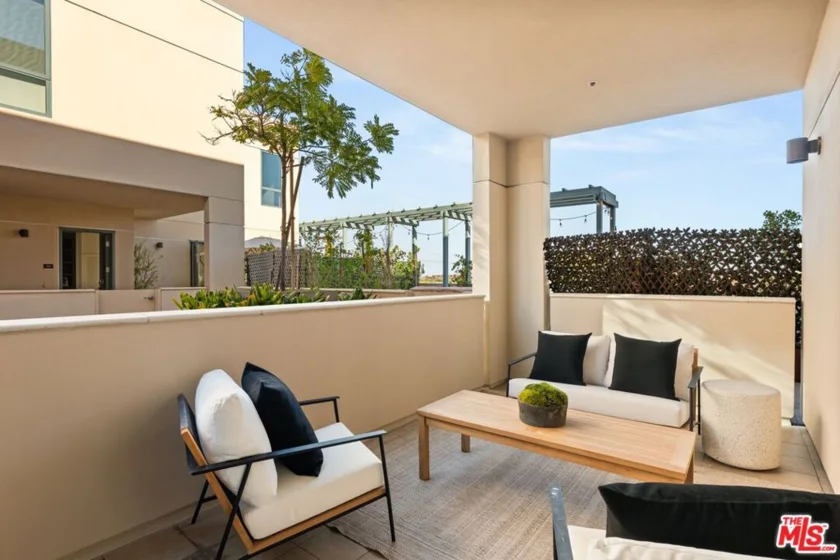 2300 Wilshire Boulevard #219 photo 3