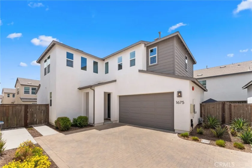 1675 Whitmore photo 1
