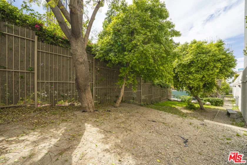121 S Hope Street #518 photo 37