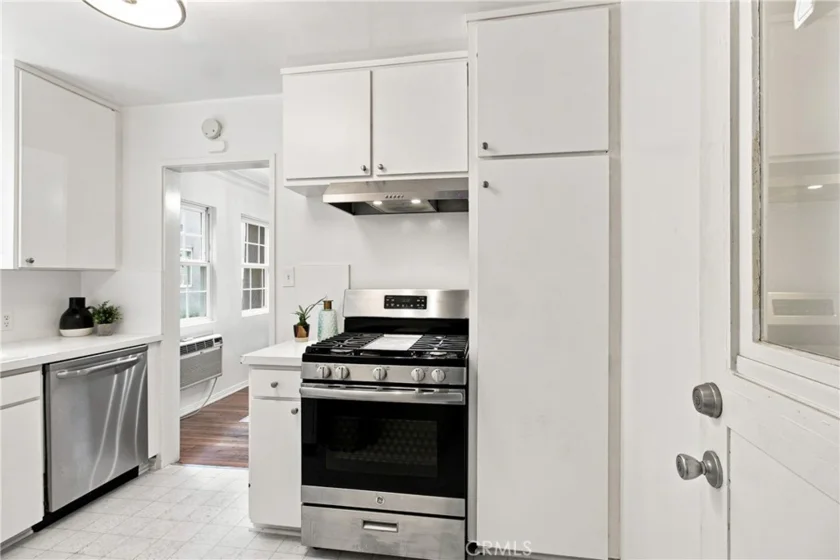 15034 Dickens Street #4 photo 10
