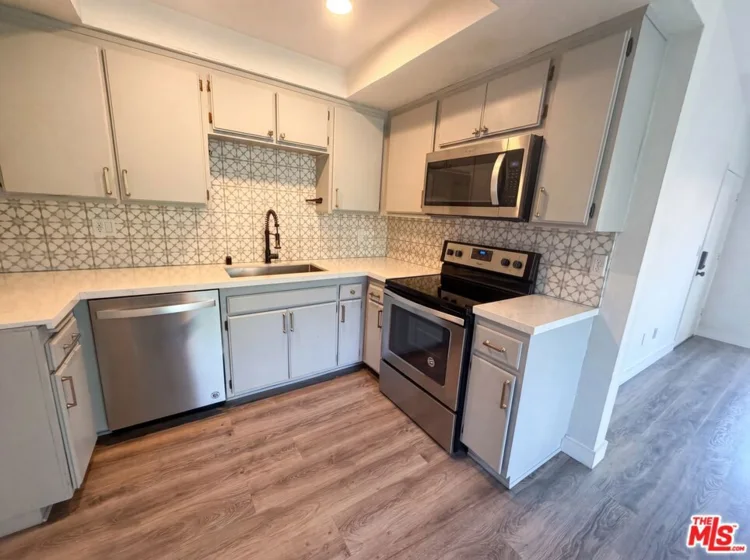 7300 Corbin Avenue #M photo 2