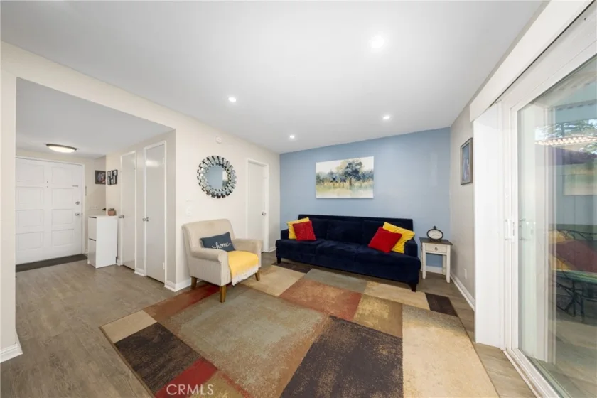 855 Las Lomas #B photo 5