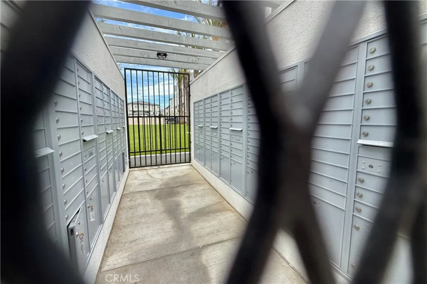 1130 S Urbana photo 41