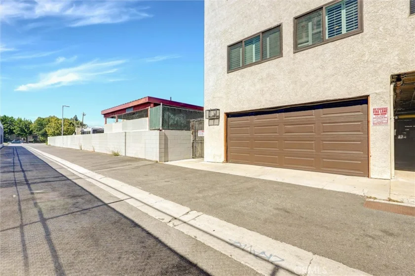 6323 Reseda #1 photo 25