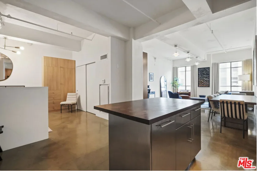 849 S Broadway #403 photo 3