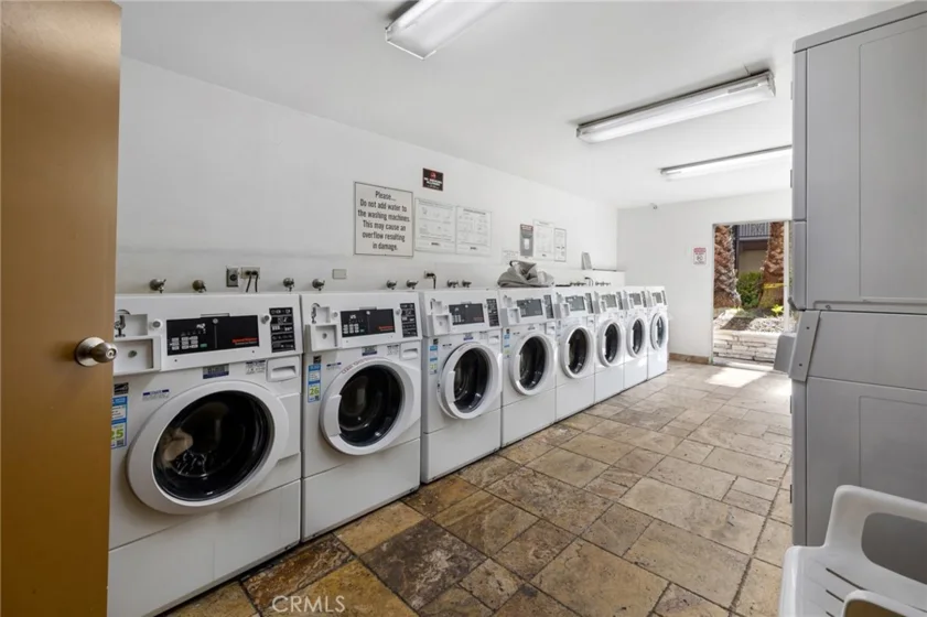 525 S Ardmore Avenue #257 photo 26