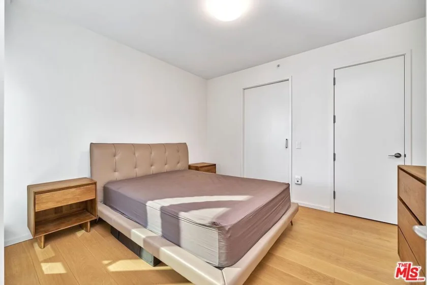 877 Francisco Street #1516 photo 16