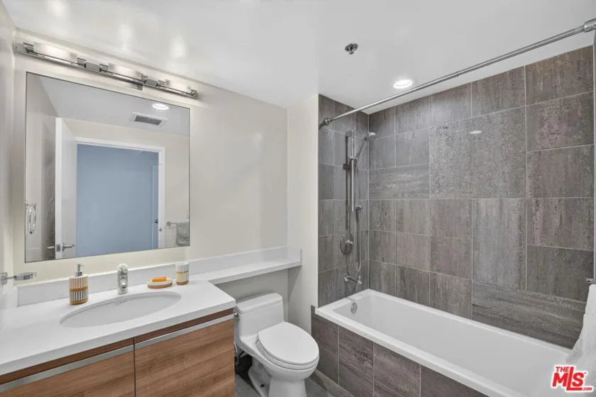 3785 Wilshire Boulevard #1212 photo 17