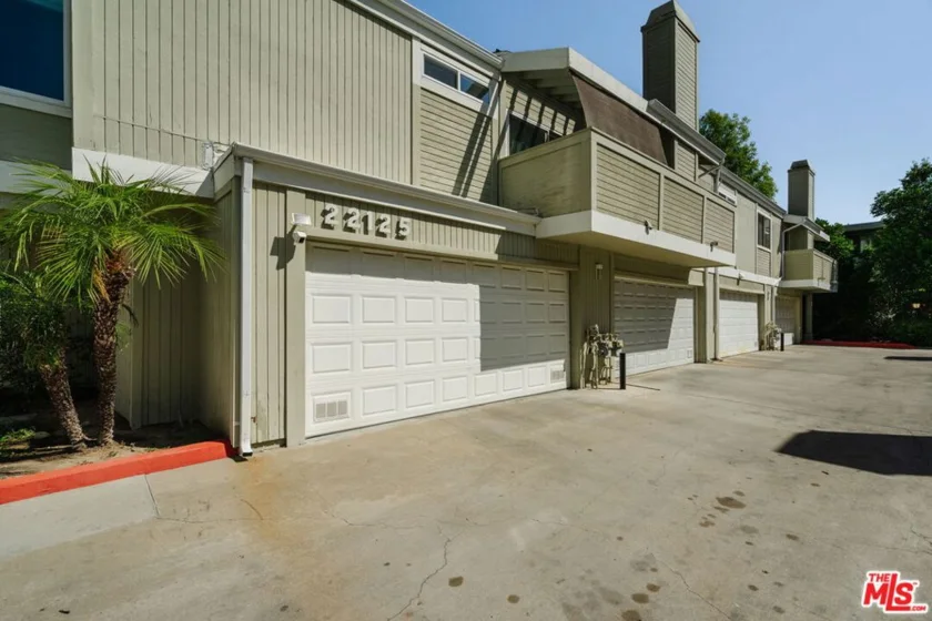 22125 Burbank Boulevard #7 photo 25