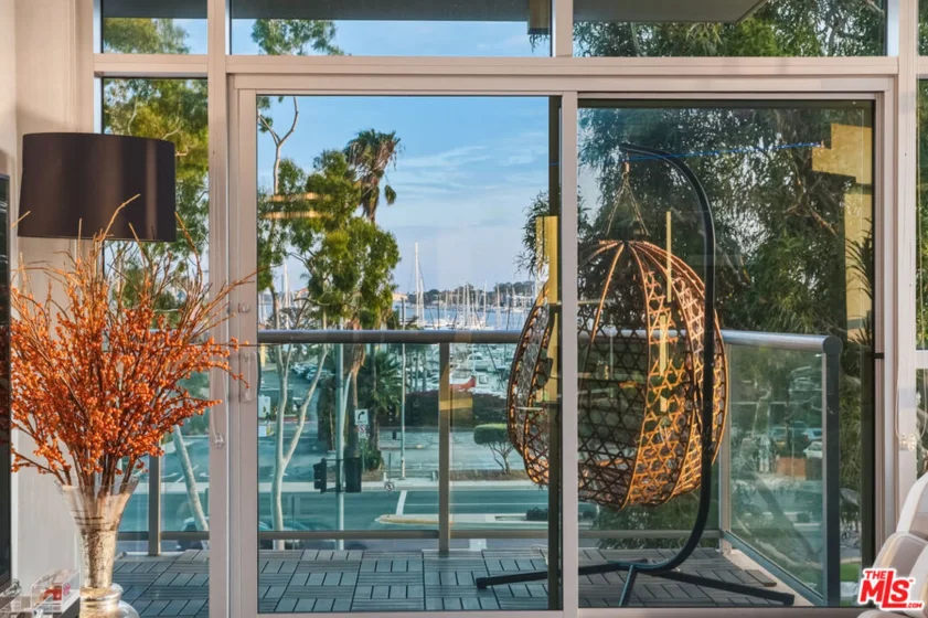 13700 Marina Pointe Drive #305 photo 3