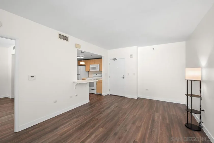 425 W Beech Street #721 photo 33