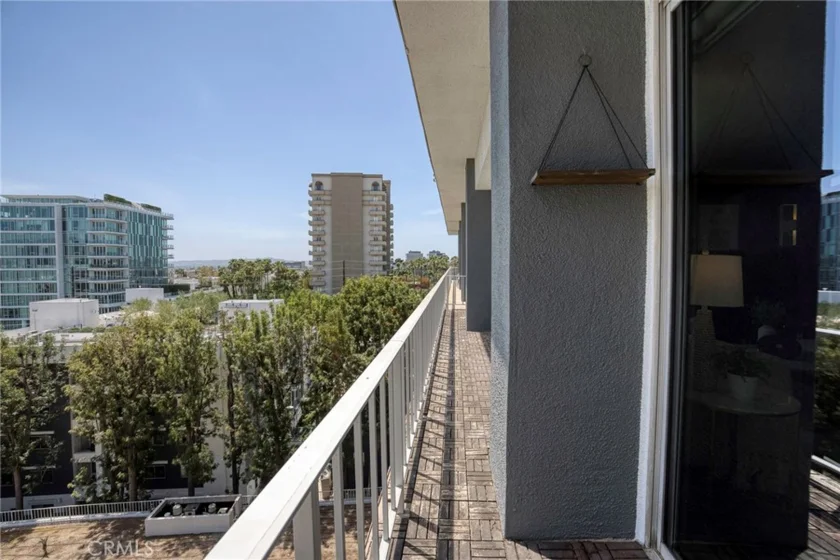 100 S Doheny #707 photo 37