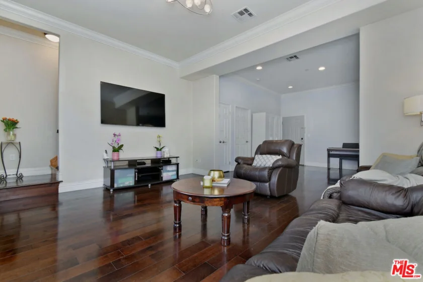 14315 Magnolia Boulevard #101 photo 6