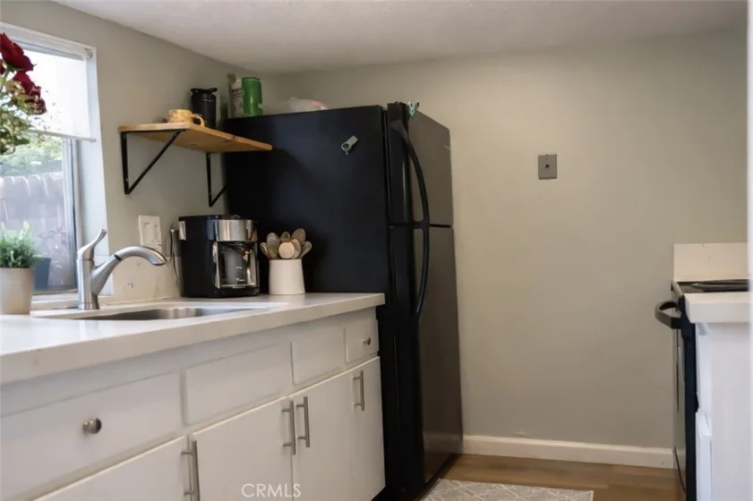 1277 N Mollison #F photo 6