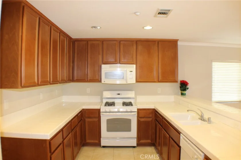 15613 Lasselle Street #17 photo 19