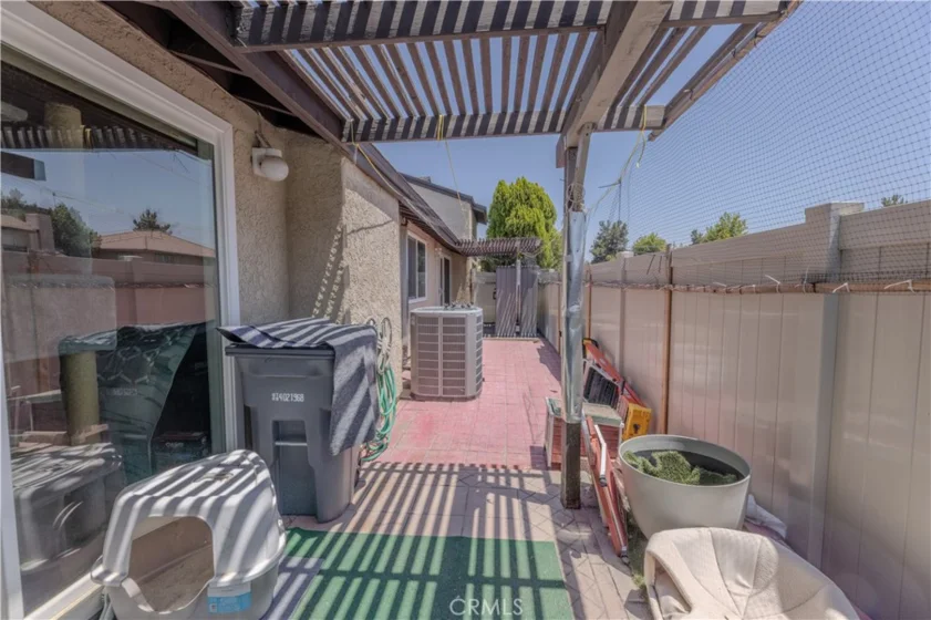 579 Parkview photo 12