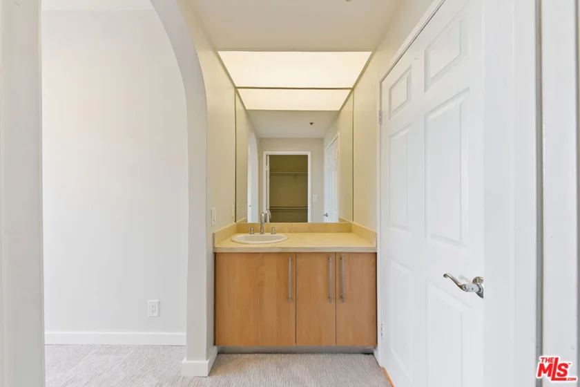 620 S Gramercy Place #320 photo 6