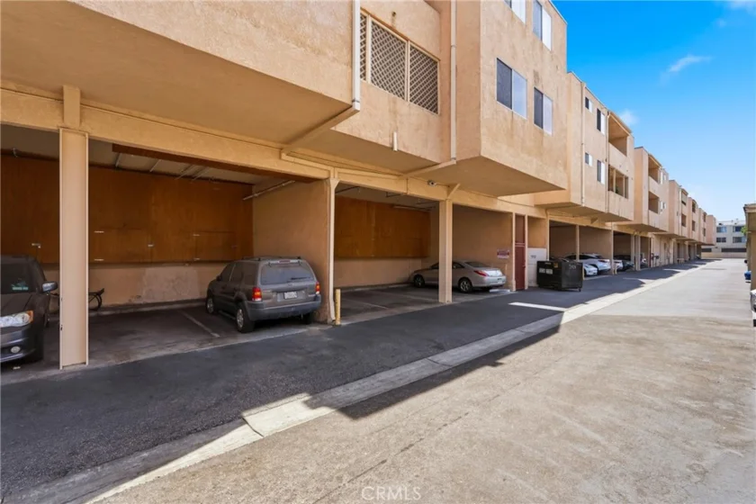 5429 Newcastle # 303 photo 24